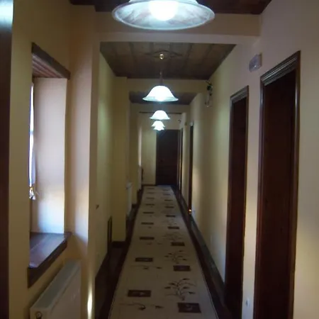 مانيس فندق 3*